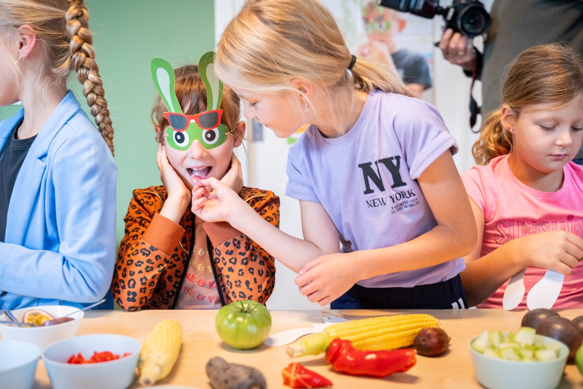 Gezonde Smikkelweken 2023 in Overijssel van start: spelenderwijs meer groente eten